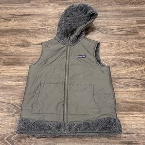 Patagonia‎ Women’s Los Gatos Gray Reversible Hooded Vest Size Medium- Excellent